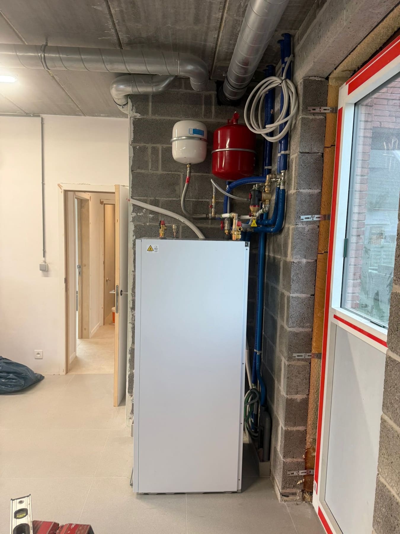 Installation de pompe à chaleur dans un local technique